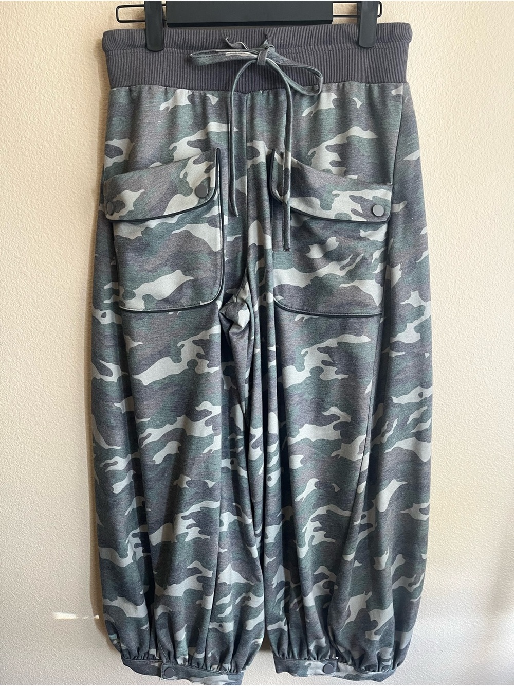 Women’s Gray Camo Cargo Jogger Sweatpants